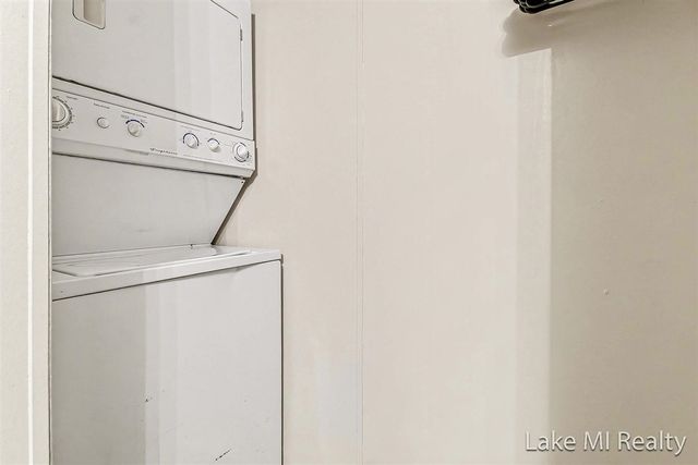 224 S Kenbrook Street, Grand Rapids, MI 49548