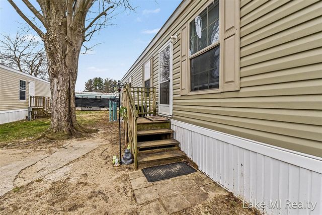 224 S Kenbrook Street, Grand Rapids, MI 49548