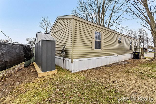 224 S Kenbrook Street, Grand Rapids, MI 49548