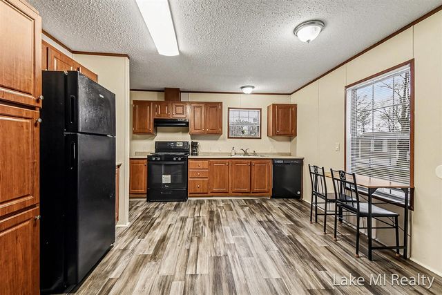 224 S Kenbrook Street, Grand Rapids, MI 49548