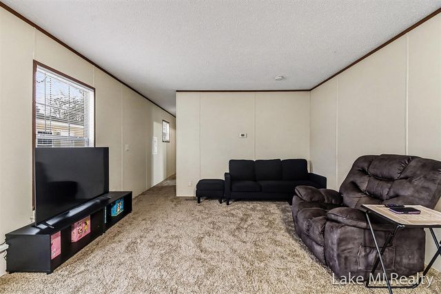 224 S Kenbrook Street, Grand Rapids, MI 49548