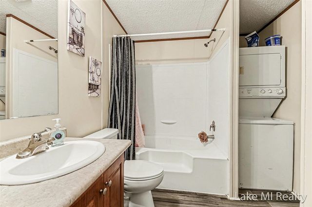 224 S Kenbrook Street, Grand Rapids, MI 49548