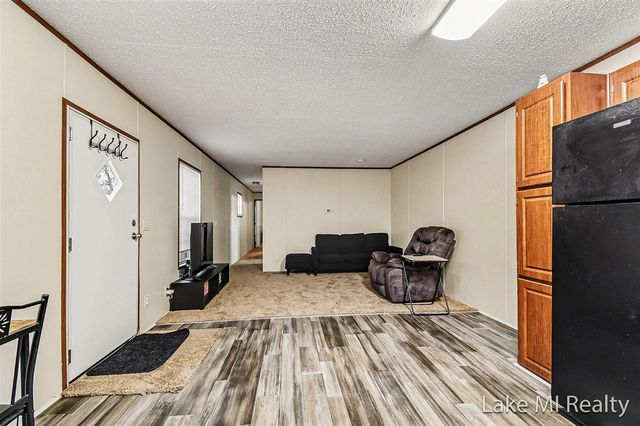 224 S Kenbrook Street, Grand Rapids, MI 49548