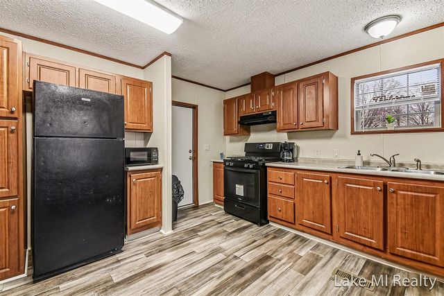 224 S Kenbrook Street, Grand Rapids, MI 49548