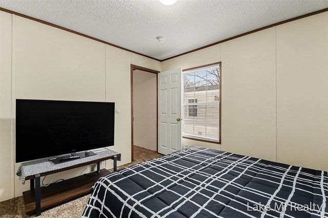 224 S Kenbrook Street, Grand Rapids, MI 49548