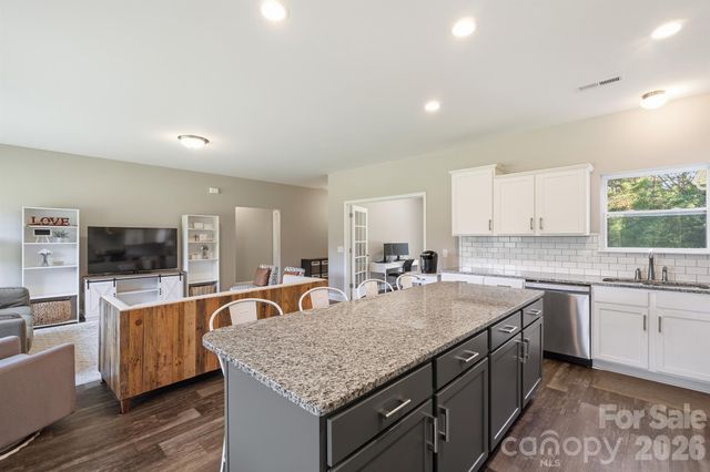 3154 NE 43RD Avenue, Hickory, NC 28601