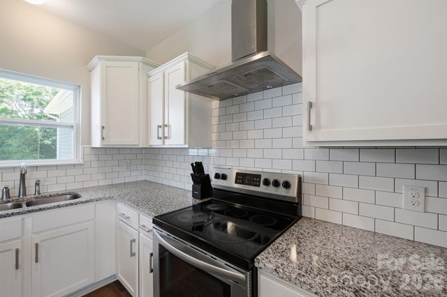 3154 NE 43RD Avenue, Hickory, NC 28601