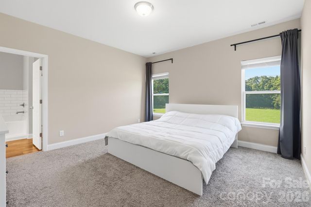 3154 NE 43RD Avenue, Hickory, NC 28601