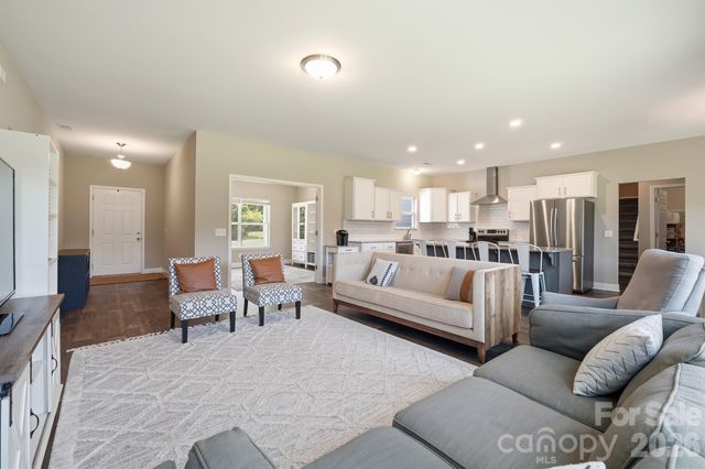 3154 NE 43RD Avenue, Hickory, NC 28601