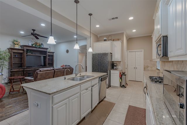 8313 Bayberry Avenue, Lantana, TX 76226