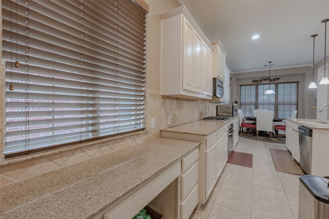 8313 Bayberry Avenue, Lantana, TX 76226