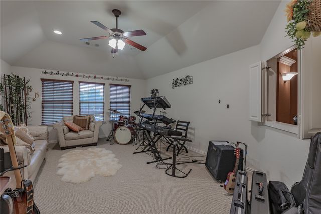 8313 Bayberry Avenue, Lantana, TX 76226