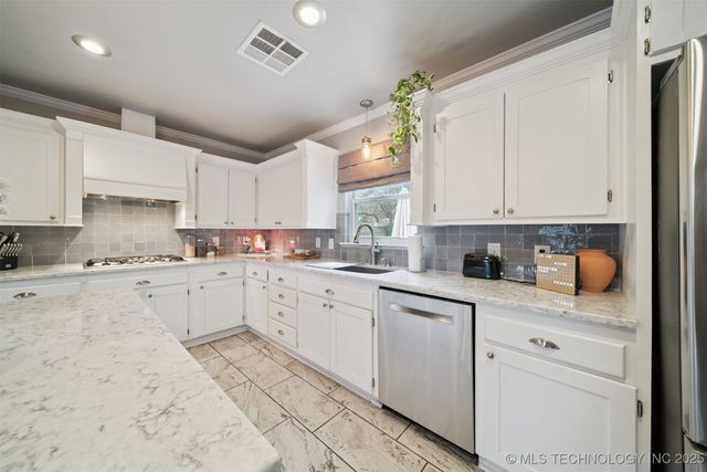 2340 S College Avenue S, Tulsa, OK 74114