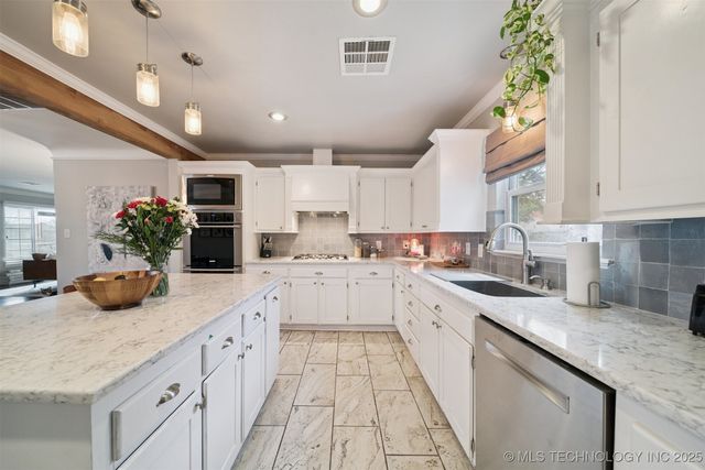 2340 S College Avenue S, Tulsa, OK 74114