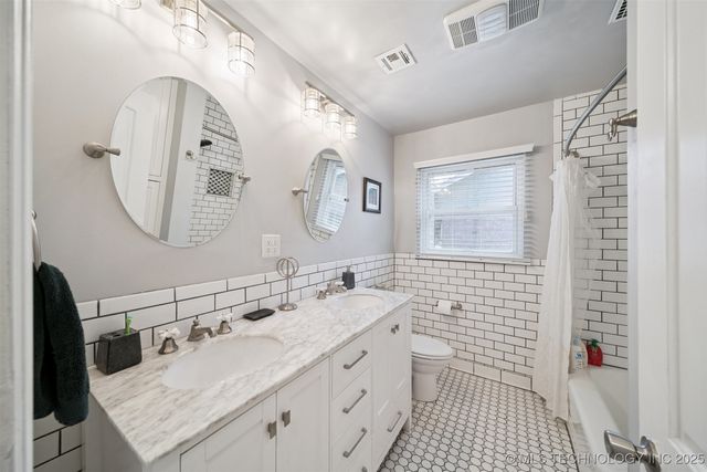 2340 S College Avenue S, Tulsa, OK 74114