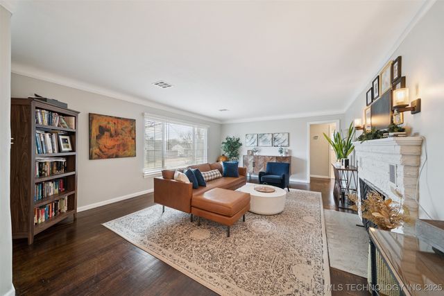 2340 S College Avenue S, Tulsa, OK 74114