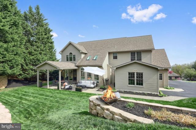 2252 SPANGLER CIR, York, PA 17406