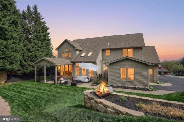 2252 SPANGLER CIR, York, PA 17406