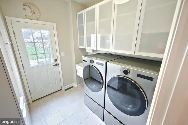 2252 SPANGLER CIR, York, PA 17406