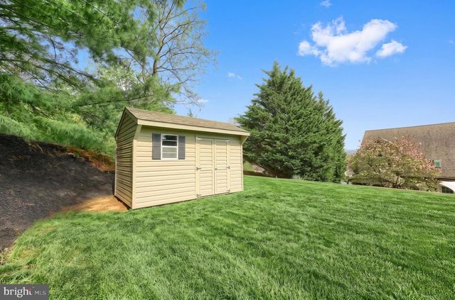 2252 SPANGLER CIR, York, PA 17406