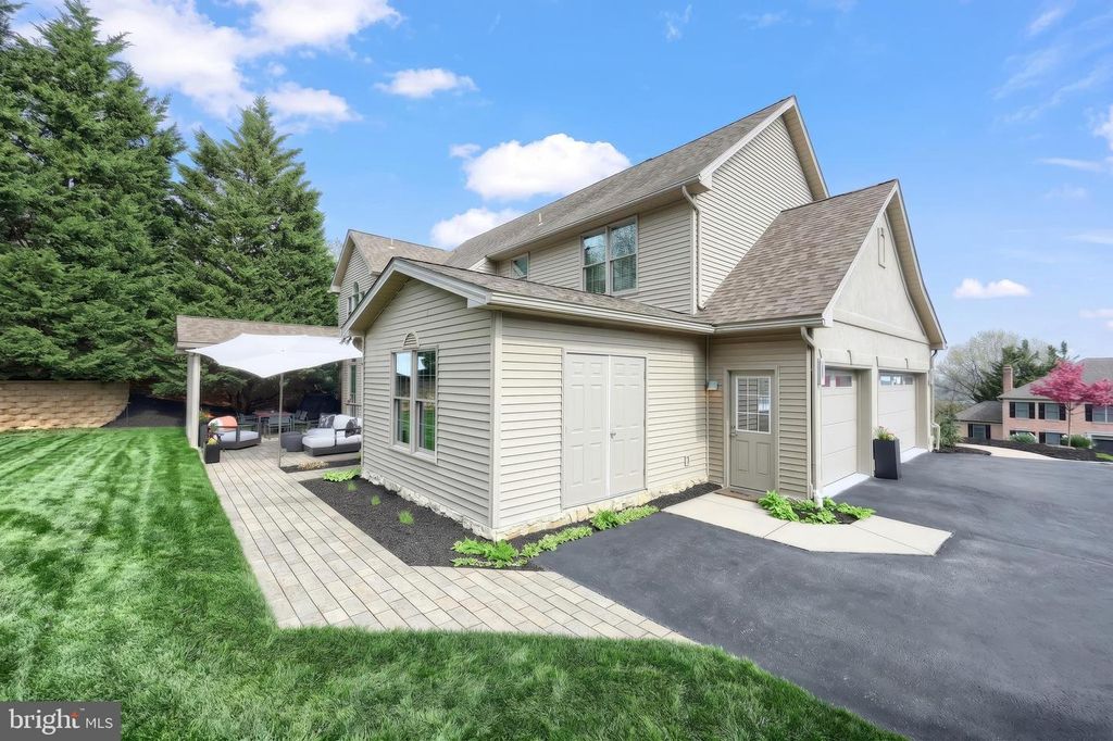 Image 11 of property listing at 2252 SPANGLER CIR, York, PA 17406