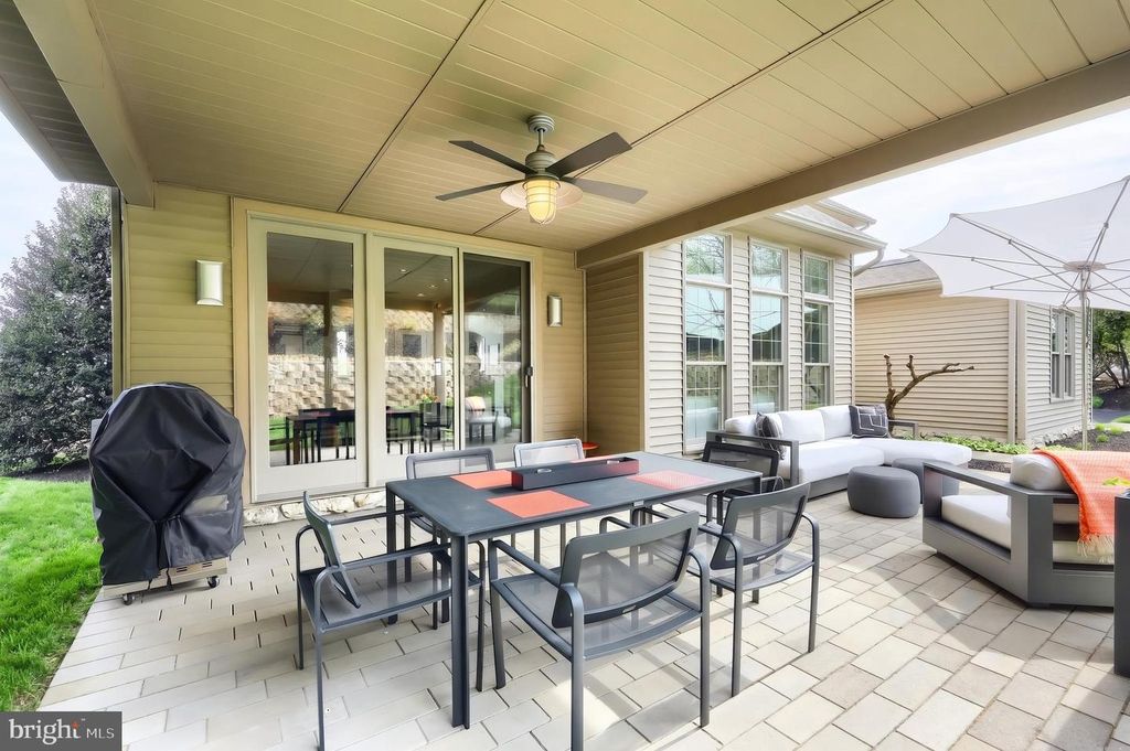 Image 13 of property listing at 2252 SPANGLER CIR, York, PA 17406