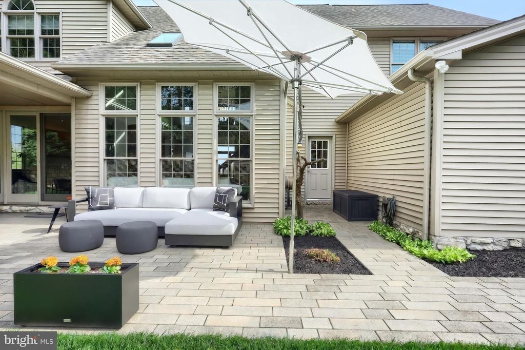 Image 15 of property listing at 2252 SPANGLER CIR, York, PA 17406