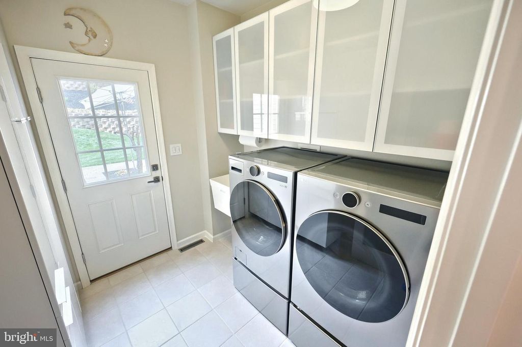 Image 35 of property listing at 2252 SPANGLER CIR, York, PA 17406