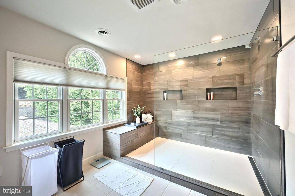 Image 44 of property listing at 2252 SPANGLER CIR, York, PA 17406