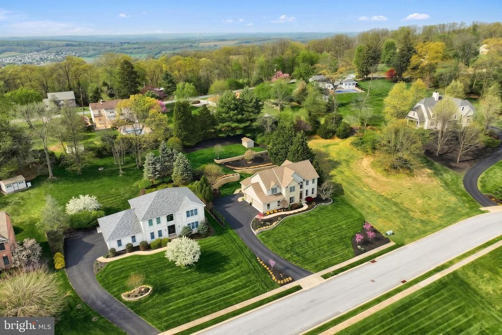 Image 53 of property listing at 2252 SPANGLER CIR, York, PA 17406