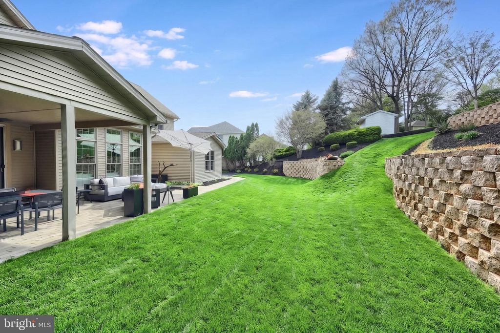 Image 54 of property listing at 2252 SPANGLER CIR, York, PA 17406