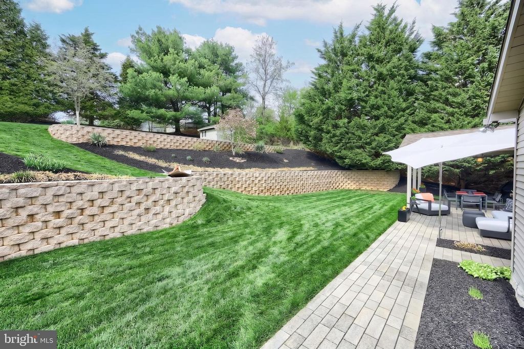 Image 55 of property listing at 2252 SPANGLER CIR, York, PA 17406