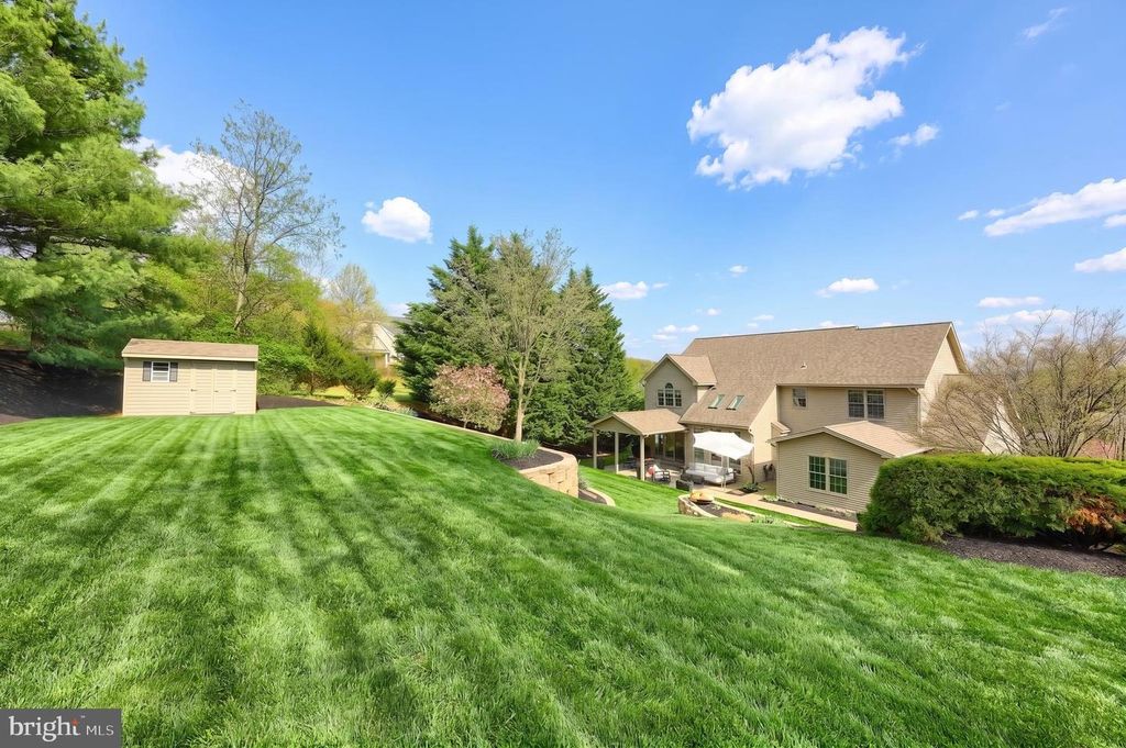 Image 56 of property listing at 2252 SPANGLER CIR, York, PA 17406