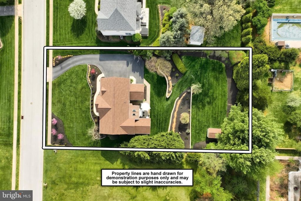 Image 7 of property listing at 2252 SPANGLER CIR, York, PA 17406