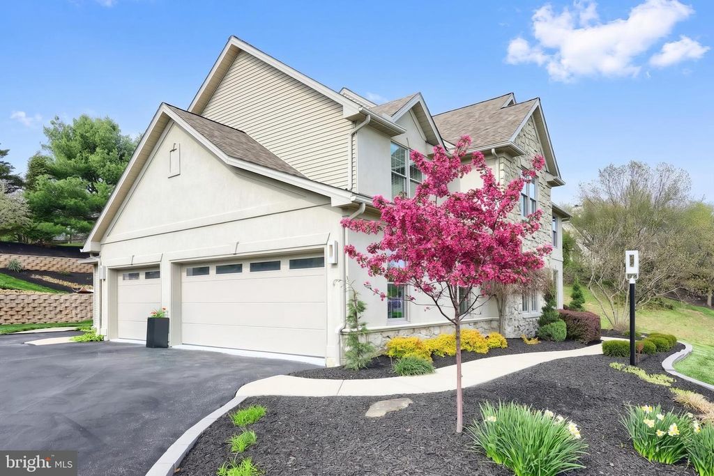 Image 9 of property listing at 2252 SPANGLER CIR, York, PA 17406