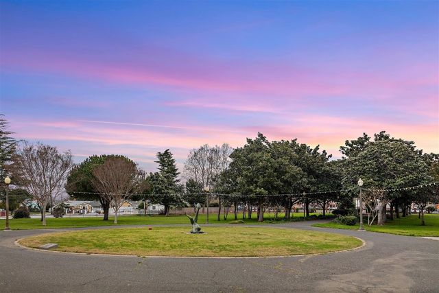 27574 Loyola Ave, Hayward, CA 94545