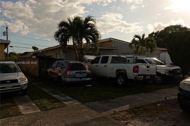 810 NW 84th Ter, Miami, FL 33150