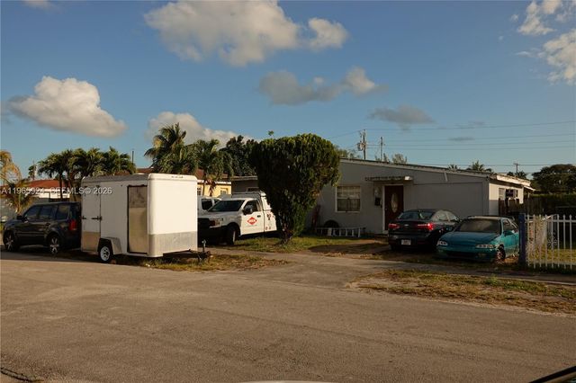 810 NW 84th Ter, Miami, FL 33150