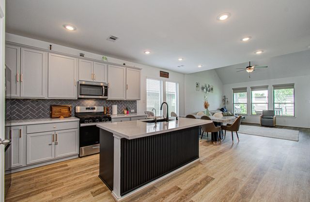 4722 Crest Hill Dr, Manvel, TX 77578