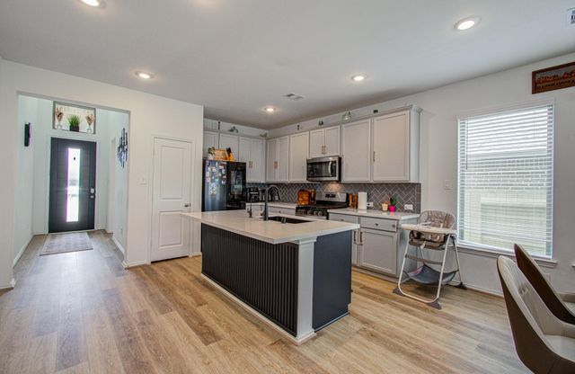 4722 Crest Hill Dr, Manvel, TX 77578