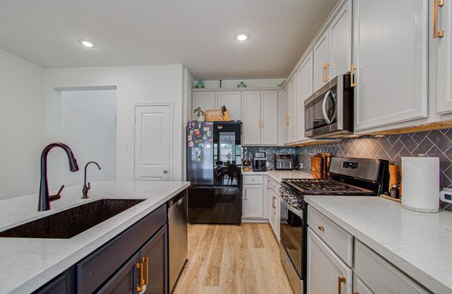 4722 Crest Hill Dr, Manvel, TX 77578