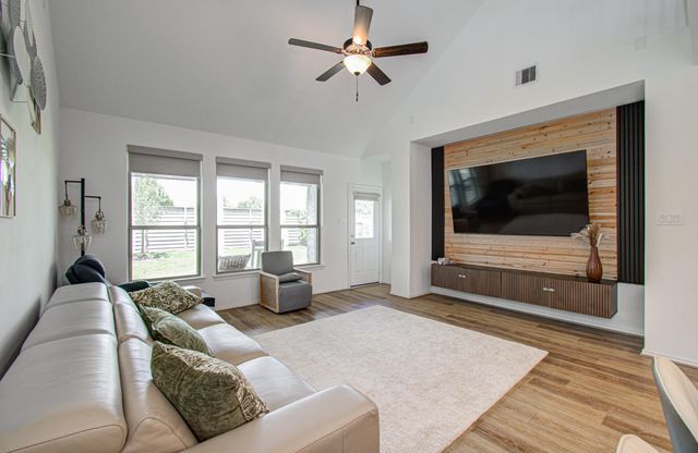 4722 Crest Hill Dr, Manvel, TX 77578