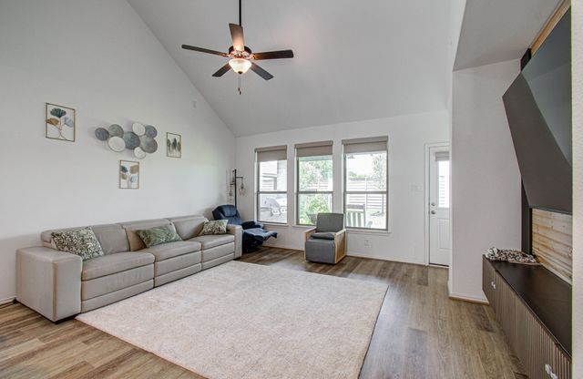 4722 Crest Hill Dr, Manvel, TX 77578
