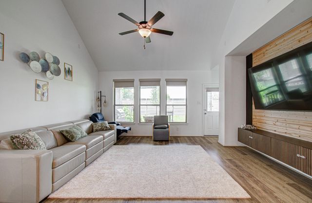 4722 Crest Hill Dr, Manvel, TX 77578