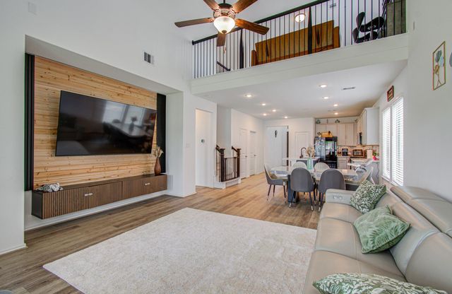 4722 Crest Hill Dr, Manvel, TX 77578