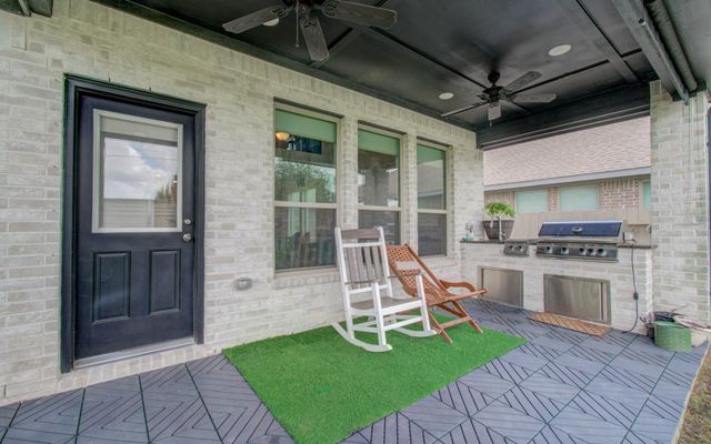 4722 Crest Hill Dr, Manvel, TX 77578