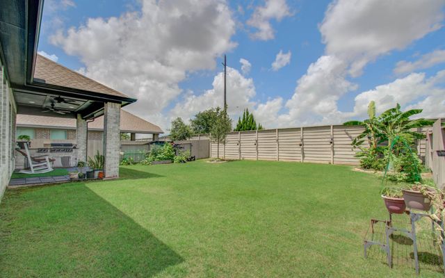 4722 Crest Hill Dr, Manvel, TX 77578