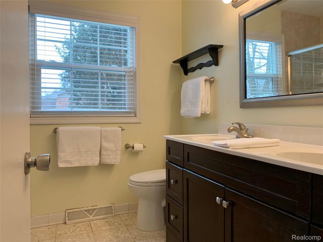 5113 Candlewood Drive, Grand Blanc, MI 48439