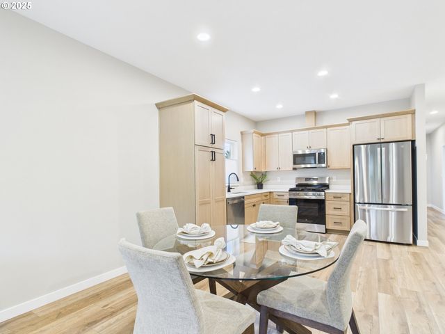 1269 Avenue D, Seaside, OR 97138