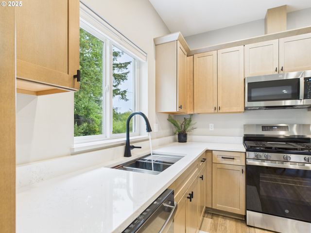 1269 Avenue D, Seaside, OR 97138